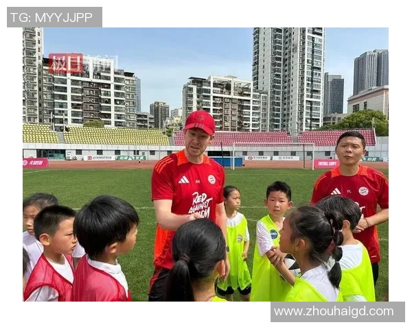 足球明星与教练的精彩对话视频揭秘训练背后的故事与默契配合